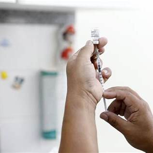 https://prefeitura.pbh.gov.br/sites/default/files/estrutura-de-governo/19-05-23-smsa-no-bh-feliz-da-rua-sapucai-amira-hissa-pbh.jpg
